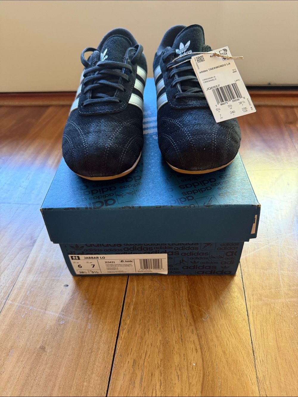 adidas Men’s Black Sneakers with silver Stripes size 6 men / 7 women